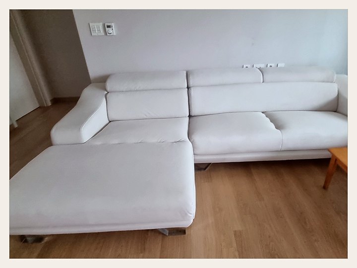 같은 거실을 반대쪽에서 본 모습