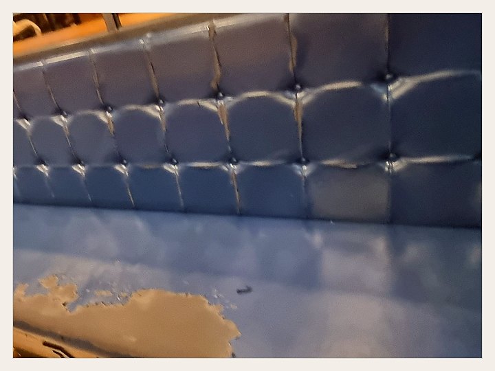 네이비 다이아 퀼팅을 가까이서 본 모습